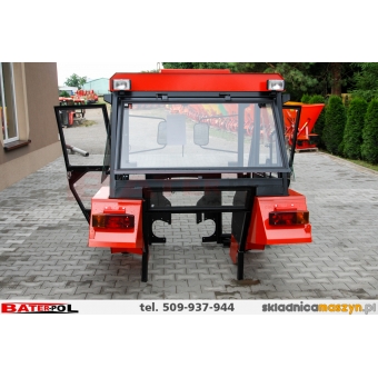Kabina C-330 DE LUX metalowe błotniki kanciaste D-LUX